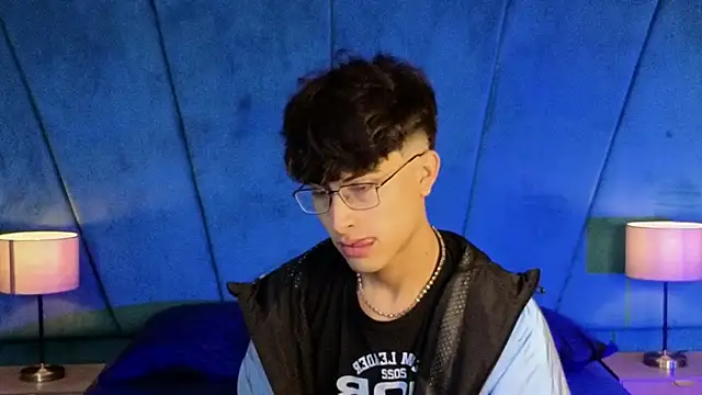 Aaron Eze online show from 11.26.25