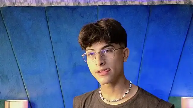 Aaron Eze online show from 11.27.25