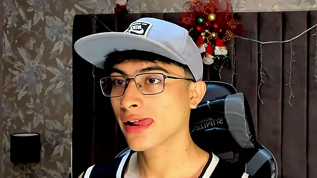 Aaron Eze online show from 12.21.25