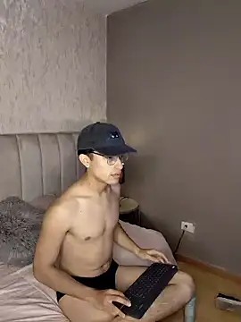 Aaron Eze online show from 01.12.26