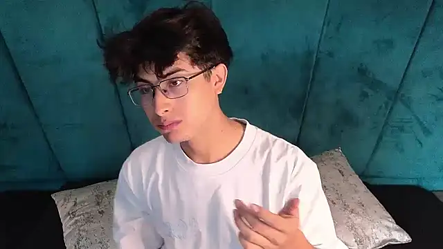 Aaron Eze online show from 05.09.26