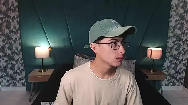 Aaron Eze online show from 06.12.26