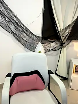 kit katt online show from 10.19.25