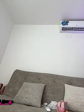 Julietalcl online show from 10.31.25