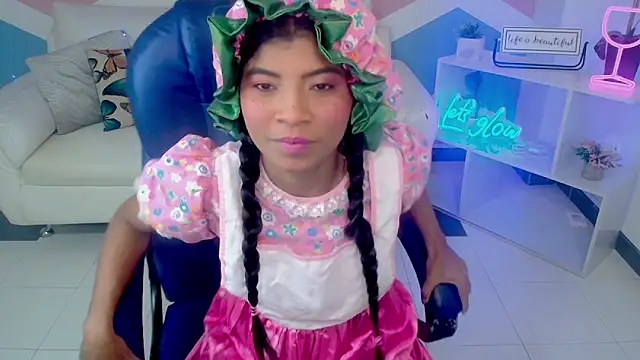 Snapshot of Miagreys1 chatting on 10.31.25 Miagreys1 online show from 10.31.25