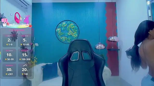 Snapshot of Miagreys1 chatting on 11.20.25 Miagreys1 online show from 11.20.25