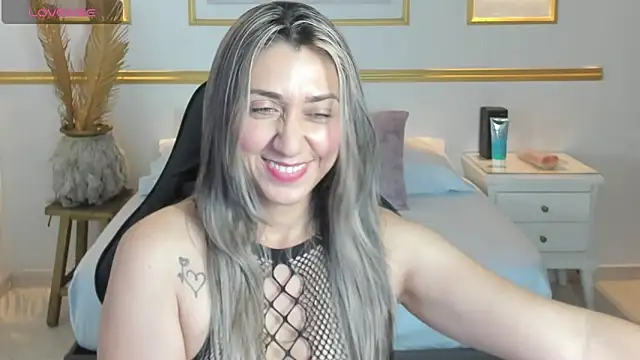 karlyy  online show from 11.11.25