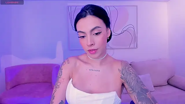 Snapshot of ChristineFord_ chatting on 11.05.25 ChristineFord online show from 11.05.25