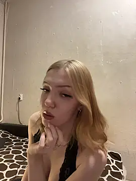 Snapshot of AlexandraXKitty chatting on 11.29.25 AlexandraXKitty online show from 11.29.25