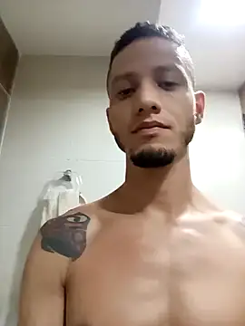 Snapshot of GabrielDraiven chatting on 10.26.25 GabrielDraiven online show from 10.26.25