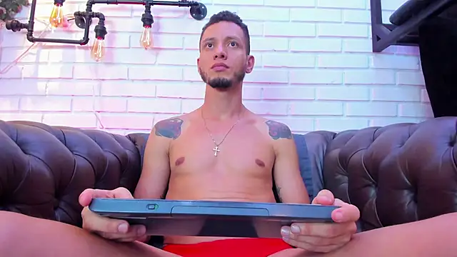 Snapshot of GabrielDraiven chatting on 11.28.25 GabrielDraiven online show from 11.28.25