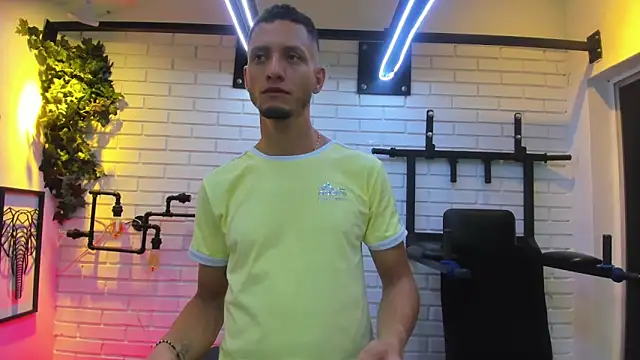 Snapshot of GabrielDraiven chatting on 12.02.25 GabrielDraiven online show from 12.02.25