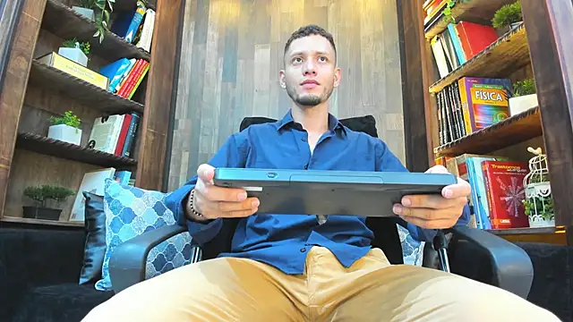 Snapshot of GabrielDraiven chatting on 12.05.25 GabrielDraiven online show from 12.05.25