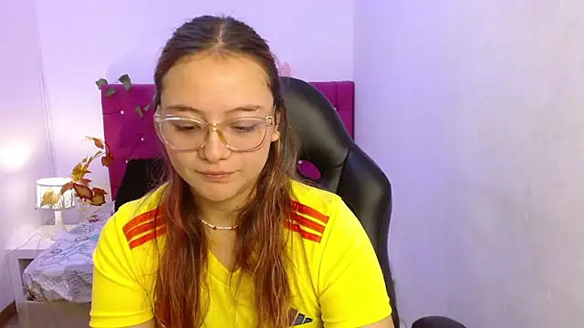 Red Lola  online show from 10.16.25