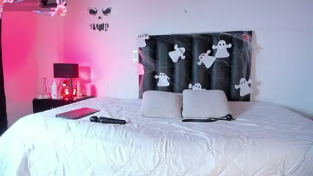 MelanieKimm online show from 10.22.25