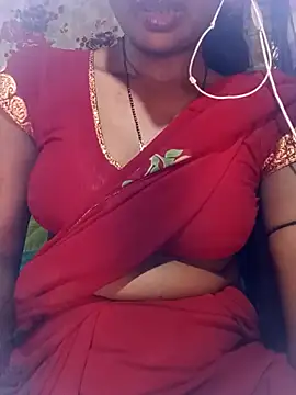 Snapshot of Hot_Lilly02 chatting on 11.08.25 Hot Lilly02 online show from 11.08.25