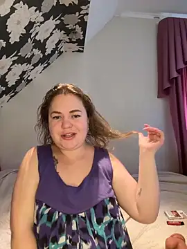 Snapshot of GoldMuse chatting on 10.18.25 GoldMuse online show from 10.18.25