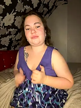 Snapshot of GoldMuse chatting on 11.04.25 GoldMuse online show from 11.04.25