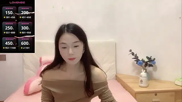 Snapshot of Keke-Baby170 chatting on 11.13.25 Keke-Baby170 online show from 11.13.25