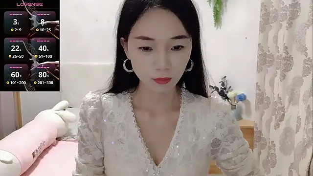 Snapshot of Keke-Baby170 chatting on 12.04.25 Keke-Baby170 online show from 12.04.25