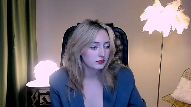 Snapshot of ScarlettScril chatting on 11.20.25 ScarlettScril online show from 11.20.25