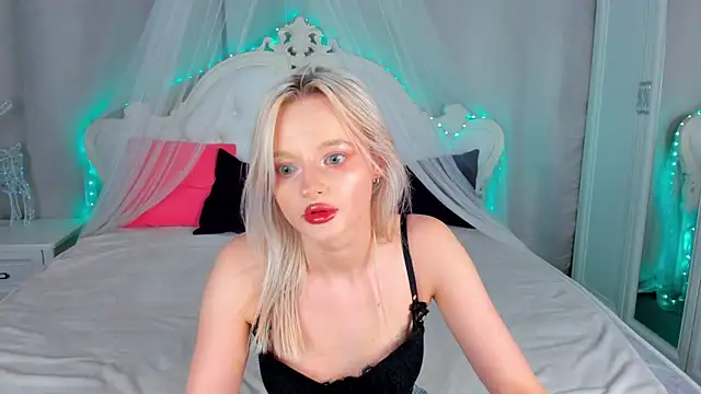 Snapshot of AlessaKiss chatting on 06.20.26 AlessaKiss online show from 06.20.26