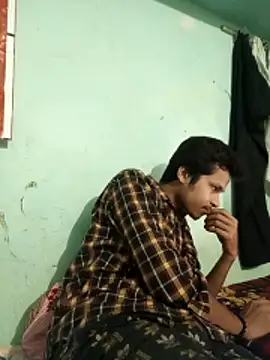 Snapshot of maxmishra18 chatting on 10.24.25 maxmishra18 online show from 10.24.25