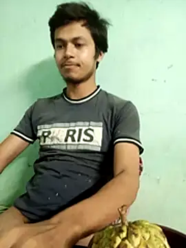 Snapshot of maxmishra18 chatting on 11.25.25 maxmishra18 online show from 11.25.25