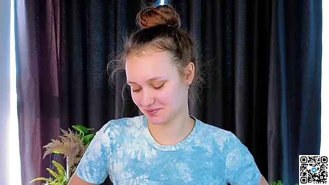 Snapshot of FoxFever chatting on 11.03.25 FoxFever online show from 11.03.25