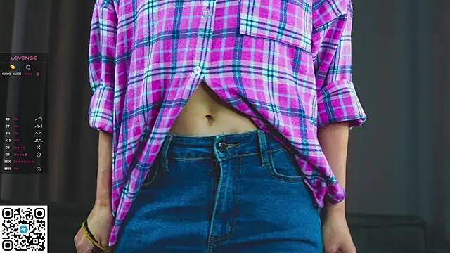 Snapshot of FoxFever chatting on 11.22.25 FoxFever online show from 11.22.25