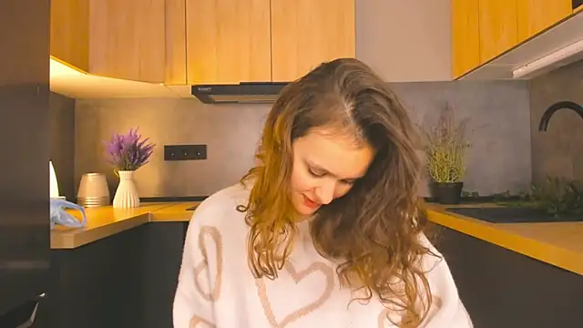 Snapshot of FoxFever chatting on 12.04.25 FoxFever online show from 12.04.25