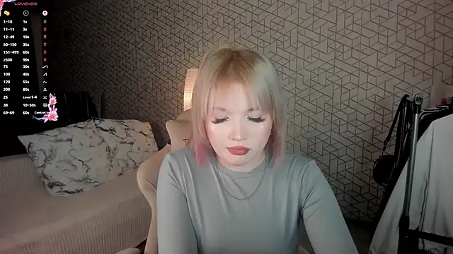 Snapshot of NayaValen chatting on 01.10.26 NayaValen online show from 01.10.26