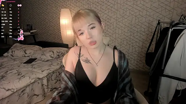 Snapshot of NayaValen chatting on 02.07.26 NayaValen online show from 02.07.26