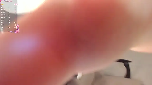 Snapshot of NayaValen chatting on 02.14.26 NayaValen online show from 02.14.26