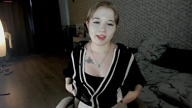 NayaValen online show from 05.13.26