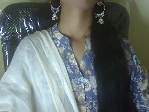 Snapshot of Shezi_N chatting on 10.23.25 Shezi N online show from 10.23.25