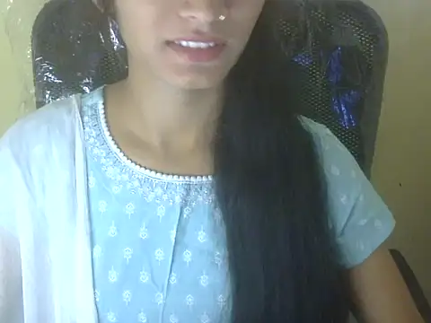 Snapshot of Shezi_N chatting on 10.26.25 Shezi N online show from 10.26.25