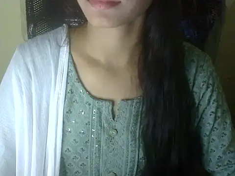 Snapshot of Shezi_N chatting on 10.27.25 Shezi N online show from 10.27.25