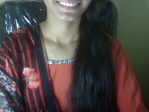 Snapshot of Shezi_N chatting on 10.30.25 Shezi N online show from 10.30.25