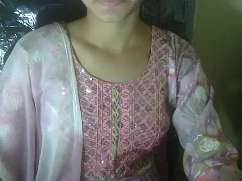 Snapshot of Shezi_N chatting on 11.04.25 Shezi N online show from 11.04.25