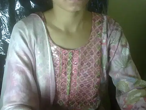 Snapshot of Shezi_N chatting on 11.05.25 Shezi N online show from 11.05.25