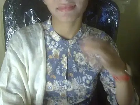 Snapshot of Shezi_N chatting on 11.05.25 Shezi N online show from 11.05.25