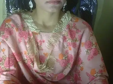 Snapshot of Shezi_N chatting on 11.10.25 Shezi N online show from 11.10.25