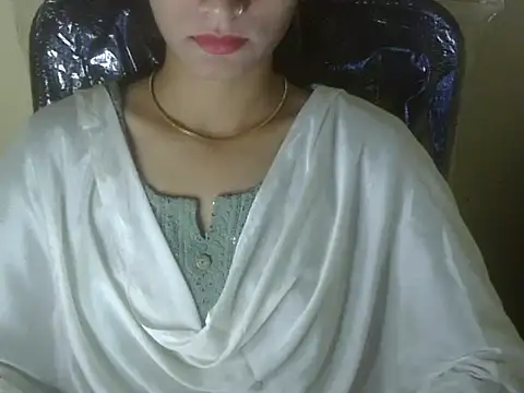 Snapshot of Shezi_N chatting on 11.13.25 Shezi N online show from 11.13.25