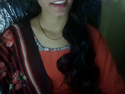 Snapshot of Shezi_N chatting on 11.15.25 Shezi N online show from 11.15.25