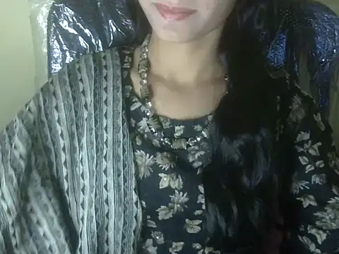 Snapshot of Shezi_N chatting on 11.19.25 Shezi N online show from 11.19.25