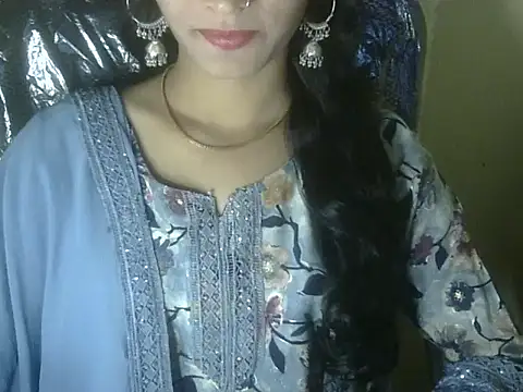 Snapshot of Shezi_N chatting on 11.20.25 Shezi N online show from 11.20.25