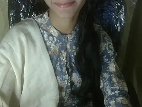 Snapshot of Shezi_N chatting on 11.22.25 Shezi N online show from 11.22.25