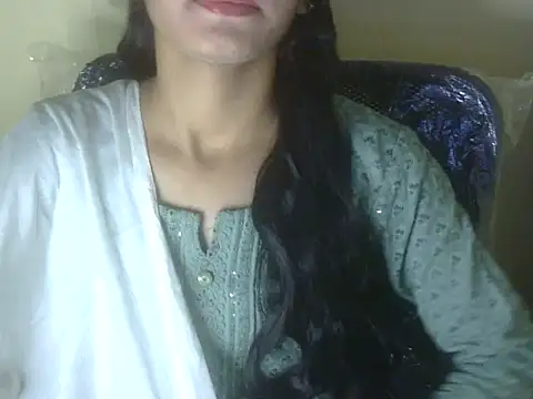 Snapshot of Shezi_N chatting on 11.26.25 Shezi N online show from 11.26.25