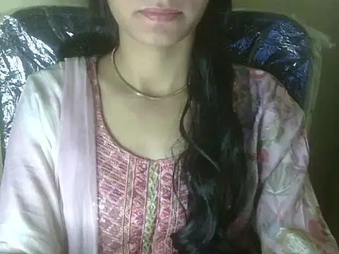 Snapshot of Shezi_N chatting on 11.28.25 Shezi N online show from 11.28.25